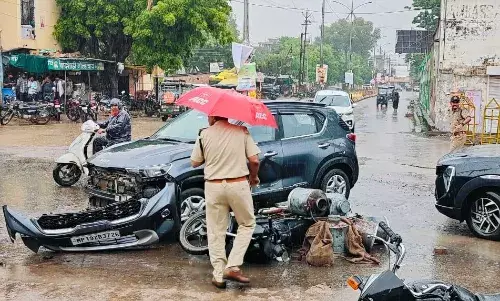 स्टेशन रोड पर एक साथ 3 वाहनों की भिड़ंत, स्कूटर भी आई चपेट में स्टेशन रोड पर एक साथ 3 वाहनों की भिड़ंत, स्कूटर भी आई चपेट में