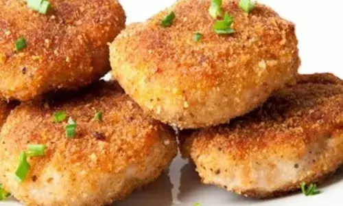 नाश्ते में कुछ अलग और स्वादिष्ट खाने का है मन, तो आलू मलाई टिक्की की इस शानदार रेसिपी को जरूर बनाएं, यहां देखें वीडियो