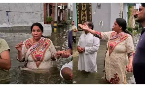 नीलम कृष्ण पहलवान ने किया नाले के टूटे हिस्से का निरीक्षण, दिया शीघ्र समाधान का आश्वासन नीलम कृष्ण पहलवान ने किया नाले के टूटे हिस्से का निरीक्षण, दिया शीघ्र समाधान का आश्वासन