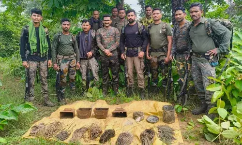 विस्फोटक के साथ बड़ी वारदात को अंजाम देने की फिराक में थे नक्सली विस्फोटक के साथ बड़ी वारदात को अंजाम देने की फिराक में थे नक्सली