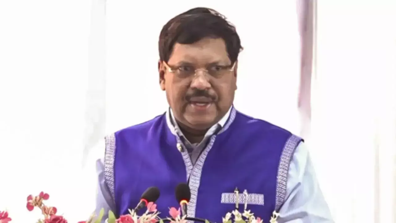 मुख्य न्यायाधीश ने कहा - मैं सभी धर्मों का करता हूं सम्मान, प्रतिमा पर की गई टिप्पणी