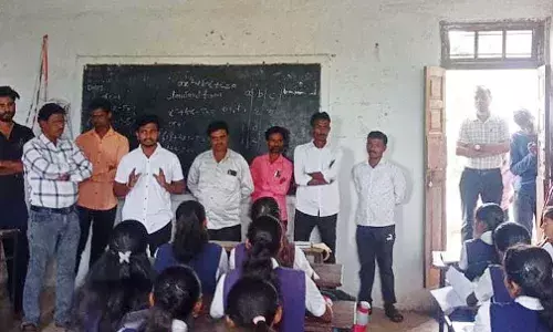 शिक्षा का बुरा हाल . न विज्ञान का न गणित का शिक्षक, विद्यार्थियों की हो रही आफत