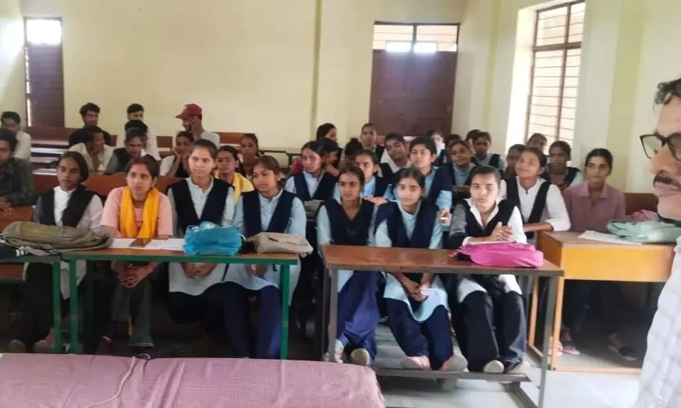 भारतीय ज्ञान पम्परा सप्ताह में हिंदी की महत्ता पर संगोष्ठी आयोजित, सेवा पखवाडे में स्वच्छता व पौधारोपण भारतीय ज्ञान पम्परा सप्ताह में हिंदी की महत्ता पर संगोष्ठी आयोजित, सेवा पखवाडे में स्वच्छता व पौधारोपण