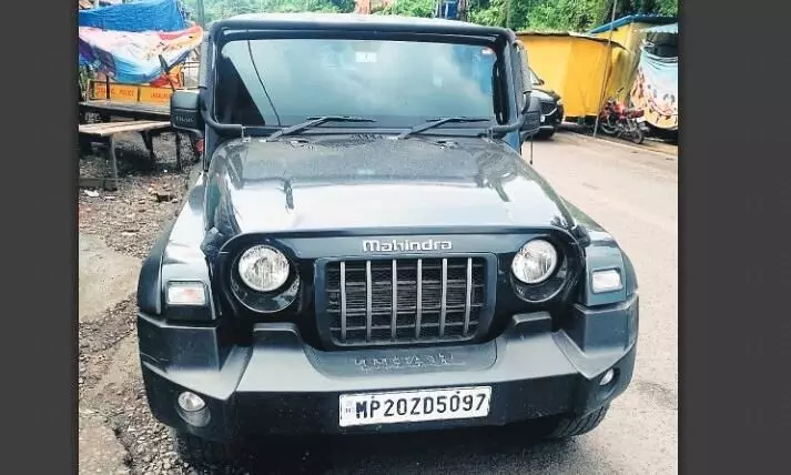 पुलिस को शहर में नजर नहीं आ रहीं काली फिल्म लगीं ये कारें पुलिस को शहर में नजर नहीं आ रहीं काली फिल्म लगीं ये कारें