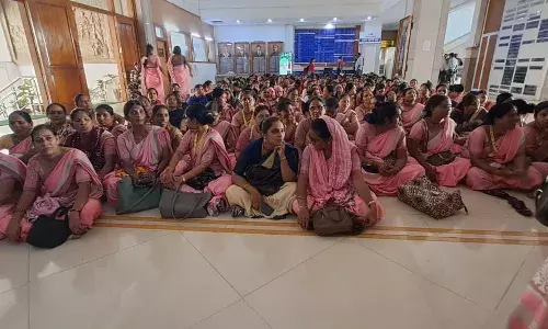 लंबित मांगों को लेकर आशावर्कर्स का मनपा मुख्यालय में प्रदर्शन
