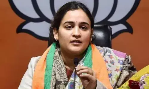 कांग्रेस एक ऐसी पार्टी है जो जिसने चोरी करने... बीजेपी नेत्री अपर्णा यादव ने राहुल गांधी के हाईड्रोजन बम बयान पर कसा तंज कांग्रेस एक ऐसी पार्टी है जो जिसने चोरी करने... बीजेपी नेत्री अपर्णा यादव ने राहुल गांधी के हाईड्रोजन बम बयान पर कसा तंज