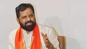 गोगावले बोले - पालकमंत्री पद पाने के लिए देवी से मन्नत मांग रहा हूं, महाजन ने कहा - जो मिला उस में खुश रहो गोगावले बोले - पालकमंत्री पद पाने के लिए देवी से मन्नत मांग रहा हूं, महाजन ने कहा - जो मिला उस में खुश रहो
