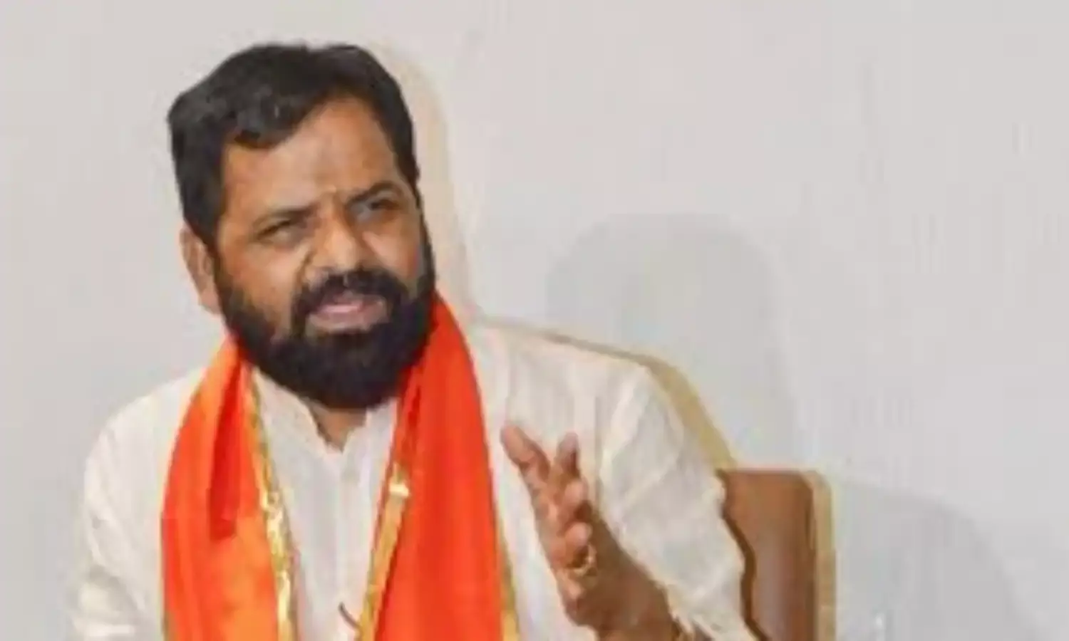गोगावले बोले - पालकमंत्री पद पाने के लिए देवी से मन्नत मांग रहा हूं, महाजन ने कहा - जो मिला उस में खुश रहो