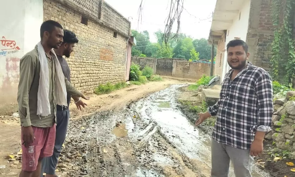 बिलघाडी गांव की सडक़ें बदहालए गंदगी और कीचड़ से राहगीर परेशान बिलघाडी गांव की सडक़ें बदहालए गंदगी और कीचड़ से राहगीर परेशान