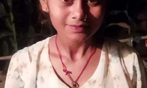 सोलह वर्षीय लड़की का बहादुरी भरा काम, दीवार फांदकर बचाई बच्ची की जान