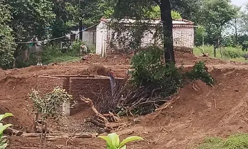 ग्राम पंचायत द्वारी में शासकीय जमीन पर अवैध कब्जे का जिम्मेदार कौन