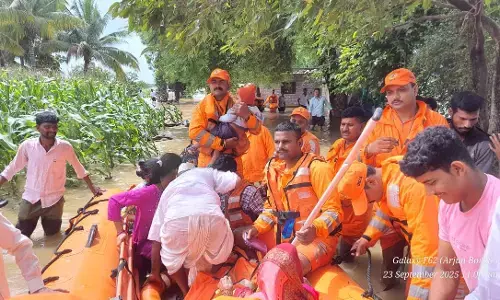 बाढ़ ने बरपाया कहर - 65 नागरिक सुरक्षित निकाले गए, 92 गांवों की फसलें प्रभावित बाढ़ ने बरपाया कहर - 65 नागरिक सुरक्षित निकाले गए, 92 गांवों की फसलें प्रभावित