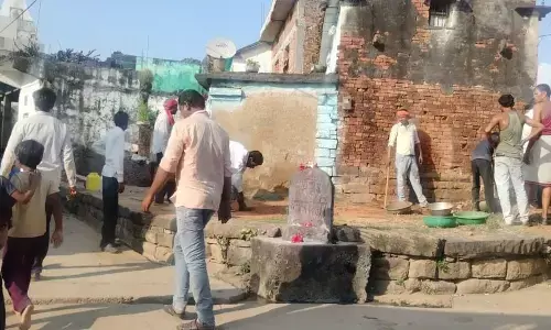 प्रशासन व पुलिस की मौजूदगी में बडी मढिया चबूतरा से हटाया गया अतिक्रमण