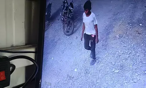 एसबीआई देवेन्द्रनगर की सुरक्षा व्यवस्था कमजोर, लापरवाही का फायदा उठाकर नाबालिग दे रहे वारदातों को अंजाम