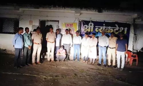 देहव्यापार चला रहे होटल व्यवसायी समेत दो आरोपियों को पुलिस ने किया गिरफ्तार