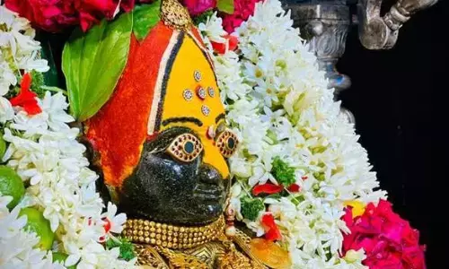 श्री तुलजाभवानी देवीजी की दैनिक पूजा संपन्न, नवरात्रि महोत्सव श्रद्धा और उल्लास के साथ जारी श्री तुलजाभवानी देवीजी की दैनिक पूजा संपन्न, नवरात्रि महोत्सव श्रद्धा और उल्लास के साथ जारी