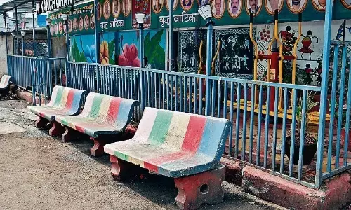 वाटिका में फिर लौटी बहार, खिल उठे वृद्धजनों के चेहरे वाटिका में फिर लौटी बहार, खिल उठे वृद्धजनों के चेहरे