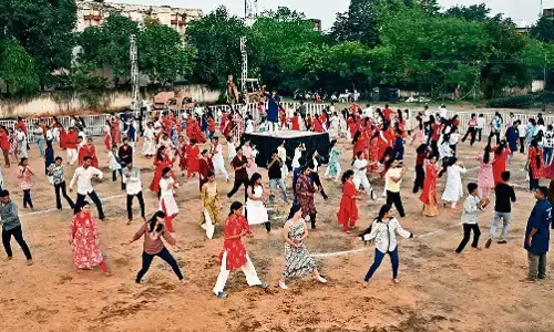 इंतजार खत्म, उमंग भरे उत्सव में बिखरेंगे गुजरात के रंग इंतजार खत्म, उमंग भरे उत्सव में बिखरेंगे गुजरात के रंग