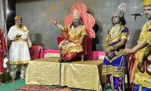 रैपुरा में लंबे समय बाद गूंजी रामलीला की गाथा, डिजिटल युग के दौर में लोग फिर लौटे परम्परा की ओर रैपुरा में लंबे समय बाद गूंजी रामलीला की गाथा, डिजिटल युग के दौर में लोग फिर लौटे परम्परा की ओर