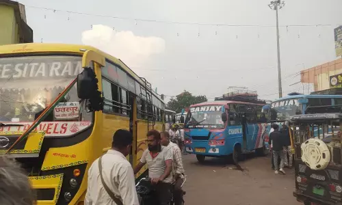 श्री प्राणनाथ बस स्टैंड अव्यवस्था का अड्डा, यात्रियों और राहगीरों का जीना मुहाल