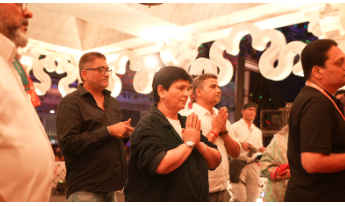 फाल्गुनी पाठक ने की शुरुआत