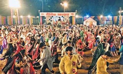 सेलिब्रिटी सिंगर सागरिका देब की लाइव परफॉर्मेंस पर थिरके प्रतिभागियों के कदम