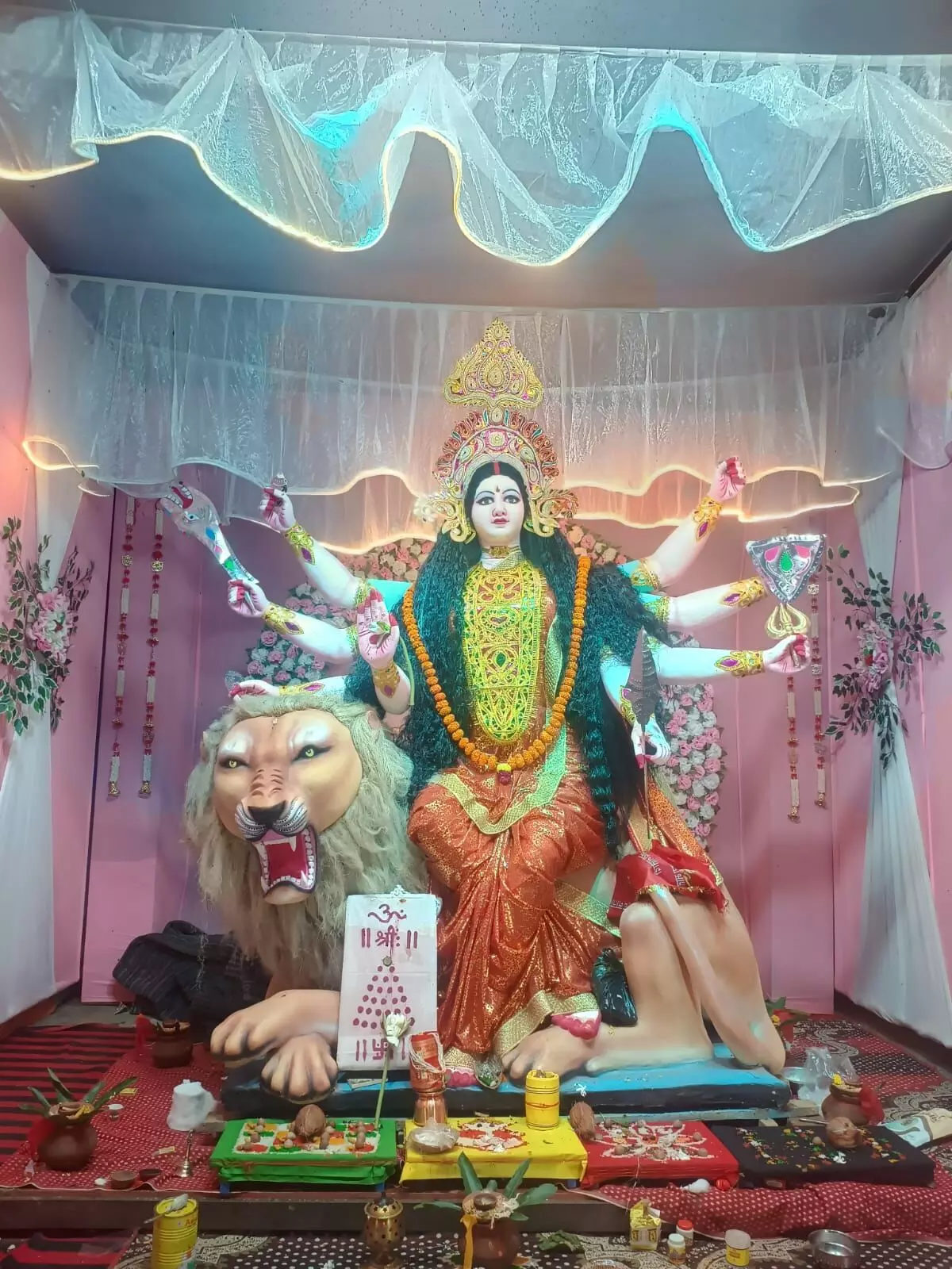 अजयगढ में कई स्थानों पर देवी प्रतिमाओं की स्थापना अजयगढ में कई स्थानों पर देवी प्रतिमाओं की स्थापना