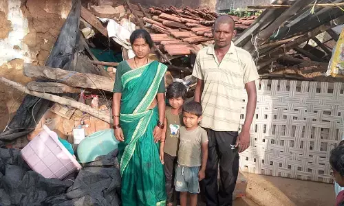 गडचिरोली में बारिश का कहर, देर रात ढहा मकान, बाल-बाल बचा परिवार गडचिरोली में बारिश का कहर, देर रात ढहा मकान, बाल-बाल बचा परिवार