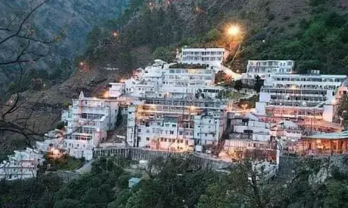 नवरात्रि में घरवालों के साथ घूमने जाने का है प्लान, तो इन देवी मंदिरों के जरूर करें दर्शन, मन हो जाएगा शांत! नवरात्रि में घरवालों के साथ घूमने जाने का है प्लान, तो इन देवी मंदिरों के जरूर करें दर्शन, मन हो जाएगा शांत!
