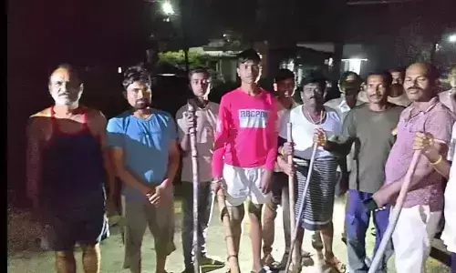 भुसारीटोला में तेंदुए की दहशत, लाठियां लेकर ग्रामीण लगा रहे गश्त भुसारीटोला में तेंदुए की दहशत, लाठियां लेकर ग्रामीण लगा रहे गश्त