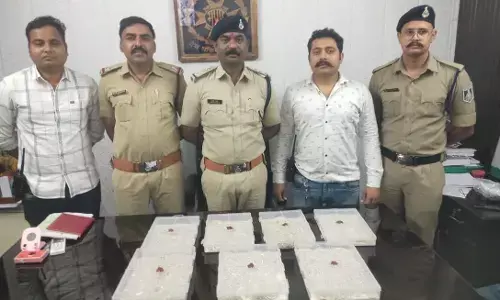 बहन की शादी का कर्ज चुकाने भाई ने 15 लाख की चांदी चुराई, कारखाने से पांच माह में 12 किलो चांदी चोरी की, कोतवाली पुलिस ने किया खुलासा बहन की शादी का कर्ज चुकाने भाई ने 15 लाख की चांदी चुराई, कारखाने से पांच माह में 12 किलो चांदी चोरी की, कोतवाली पुलिस ने किया खुलासा