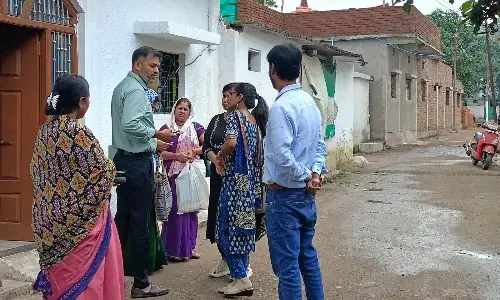 दिल्ली की टीम ने पीड़ित परिवारों से मुलाकात कर जुटाई जानकारी दिल्ली की टीम ने पीड़ित परिवारों से मुलाकात कर जुटाई जानकारी