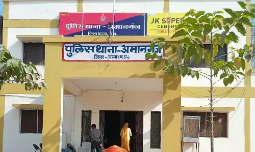 एक बहन ने दूसरी बहन को मृत घोषित कर हड़पी पिता की जमीन, ग्राम पंचायत से मिलीभगत कर ग्रामसभा में प्रस्ताव के माध्यम से किया मृत घोषित एक बहन ने दूसरी बहन को मृत घोषित कर हड़पी पिता की जमीन, ग्राम पंचायत से मिलीभगत कर ग्रामसभा में प्रस्ताव के माध्यम से किया मृत घोषित