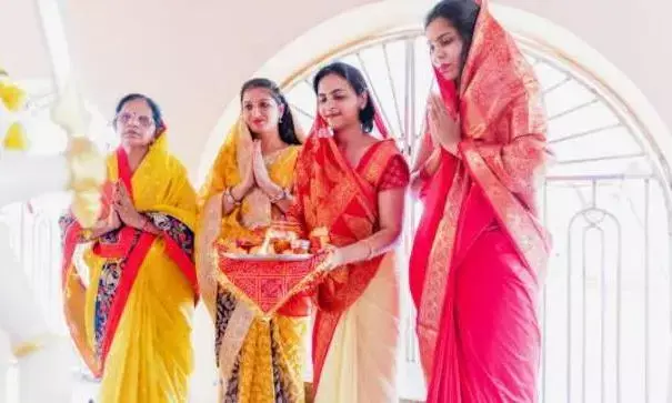 सप्तमी से नवमी तक इन रंगों के वस्त्र करें धारण, देवी माता बरसाएंगी अपार कृपा
