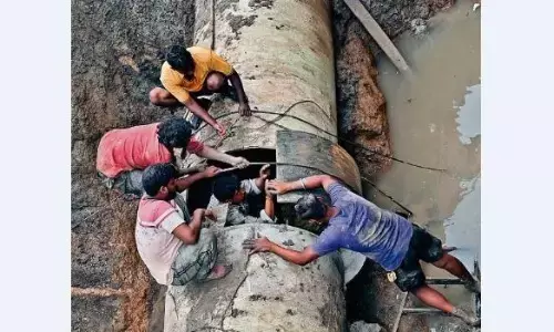 नवरात्र पर लगातार तीसरे दिन भी कई क्षेत्रों में नहीं मिला पानी नवरात्र पर लगातार तीसरे दिन भी कई क्षेत्रों में नहीं मिला पानी