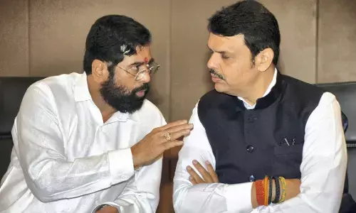 सीएम- डीसीएम की दोहरी बैठकों से अधिकारी परेशान, काम पर पड़ रहा है असर सीएम- डीसीएम की दोहरी बैठकों से अधिकारी परेशान, काम पर पड़ रहा है असर