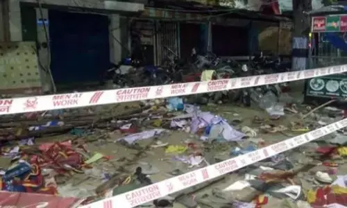 करूर भगदड़ केस में पुलिस ने टीवीके जिला सचिव वीपी मथियालगन को किया गिरफ्तार करूर भगदड़ केस में पुलिस ने टीवीके जिला सचिव वीपी मथियालगन को किया गिरफ्तार