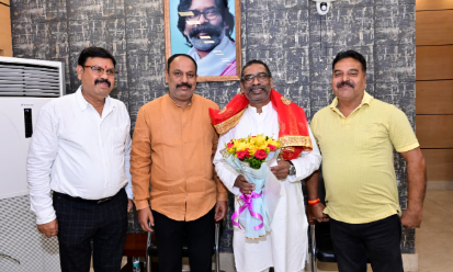 मुख्यमंत्री हेमन्त सोरेन से पंच मंदिर दुर्गा पूजा समिति हरमू, रांची के प्रतिनिधिमंडल ने मुलाकात की