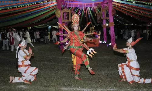 1000+ विद्यार्थियों ने मनाया सांस्कृतिक पर्व, मध्यांचल प्रोफेशनल यूनिवर्सिटी में गरबा का आयोजन