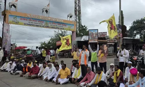 धनगर समुदाय का चक्का जाम, एसटी आरक्षण लागू करने की मांग का ज्ञापन सौंपा धनगर समुदाय का चक्का जाम, एसटी आरक्षण लागू करने की मांग का ज्ञापन सौंपा