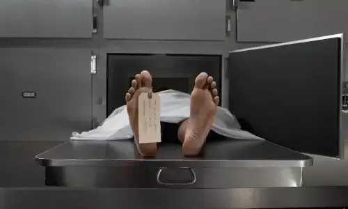 बिहार में हाईवे पर 6 टुकड़ों में मिला व्यापारी का शव, गुस्साए लोगों ने किया हंगामा बिहार में हाईवे पर 6 टुकड़ों में मिला व्यापारी का शव, गुस्साए लोगों ने किया हंगामा