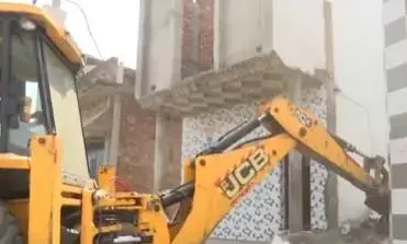 संभल में बुलडोजर एक्शन जारी, तोड़फोड़ अभियान चला रहा है जिला प्रशासन, इलाके में भारी पुलिस बल तैनात