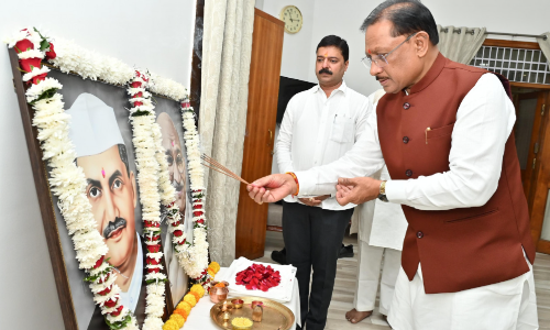 मुख्यमंत्री साय ने राष्ट्रपिता महात्मा गांधी और पूर्व प्रधानमंत्री लाल बहादुर शास्त्री को उनकी जयंती पर किया नमन