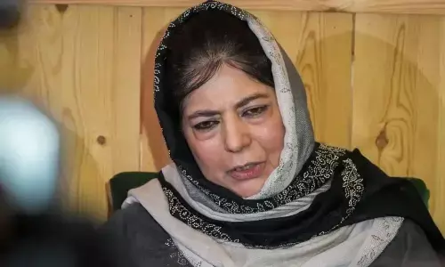 राष्ट्रगान पर महबूबा मुफ्ती का BJP पर आरोप, कहा - बंदूक के बल पर कश्मीरी लोगों को राष्ट्रगान के लिए खड़ा किया जा रहा