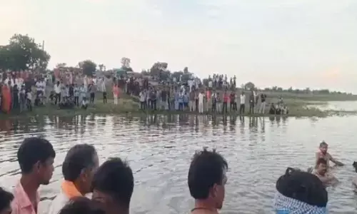 एमपी के खंडवा में दुर्गा प्रतिमा विसर्जन के दौरान हुआ दर्दनाक हादसा, 8 बच्चियां समेत 11 की हुई मौत एमपी के खंडवा में दुर्गा प्रतिमा विसर्जन के दौरान हुआ दर्दनाक हादसा, 8 बच्चियां समेत 11 की हुई मौत