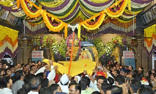 गृहमंत्री अमित शाह का दौरा, सीएम, डिप्टी सीएम समेत आधा दर्जन मंत्री शिर्डी में गृहमंत्री अमित शाह का दौरा, सीएम, डिप्टी सीएम समेत आधा दर्जन मंत्री शिर्डी में