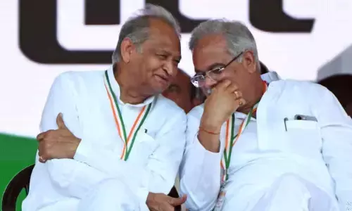 बिहार चुनाव की कमान संभालेंगे ये दो मुख्यमंत्री, कांग्रेस की वोटर अधिकार यात्रा कितनी सफल? बिहार चुनाव की कमान संभालेंगे ये दो मुख्यमंत्री, कांग्रेस की वोटर अधिकार यात्रा कितनी सफल?