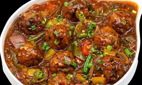 खाना चाहते हैं कुछ चटपटा पर नहीं आ रहा समझ? अगर हां तो ट्राई करिए मंचूरियन बनाने की ये रेसिपी खाना चाहते हैं कुछ चटपटा पर नहीं आ रहा समझ? अगर हां तो ट्राई करिए मंचूरियन बनाने की ये रेसिपी