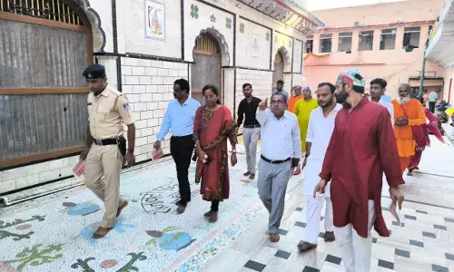 कलेक्टर ने श्री प्राणनाथ मंदिर पहुंचकर शरद पूर्णिमा पर्व की व्यवस्थाओं का लिया जायजा कलेक्टर ने श्री प्राणनाथ मंदिर पहुंचकर शरद पूर्णिमा पर्व की व्यवस्थाओं का लिया जायजा