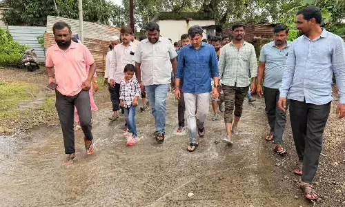 कलंब तहसील में भारी बारिश से घरों को नुकसान, पडोली गांव में बाढ़ के पानी में बहा किसान कलंब तहसील में भारी बारिश से घरों को नुकसान, पडोली गांव में बाढ़ के पानी में बहा किसान